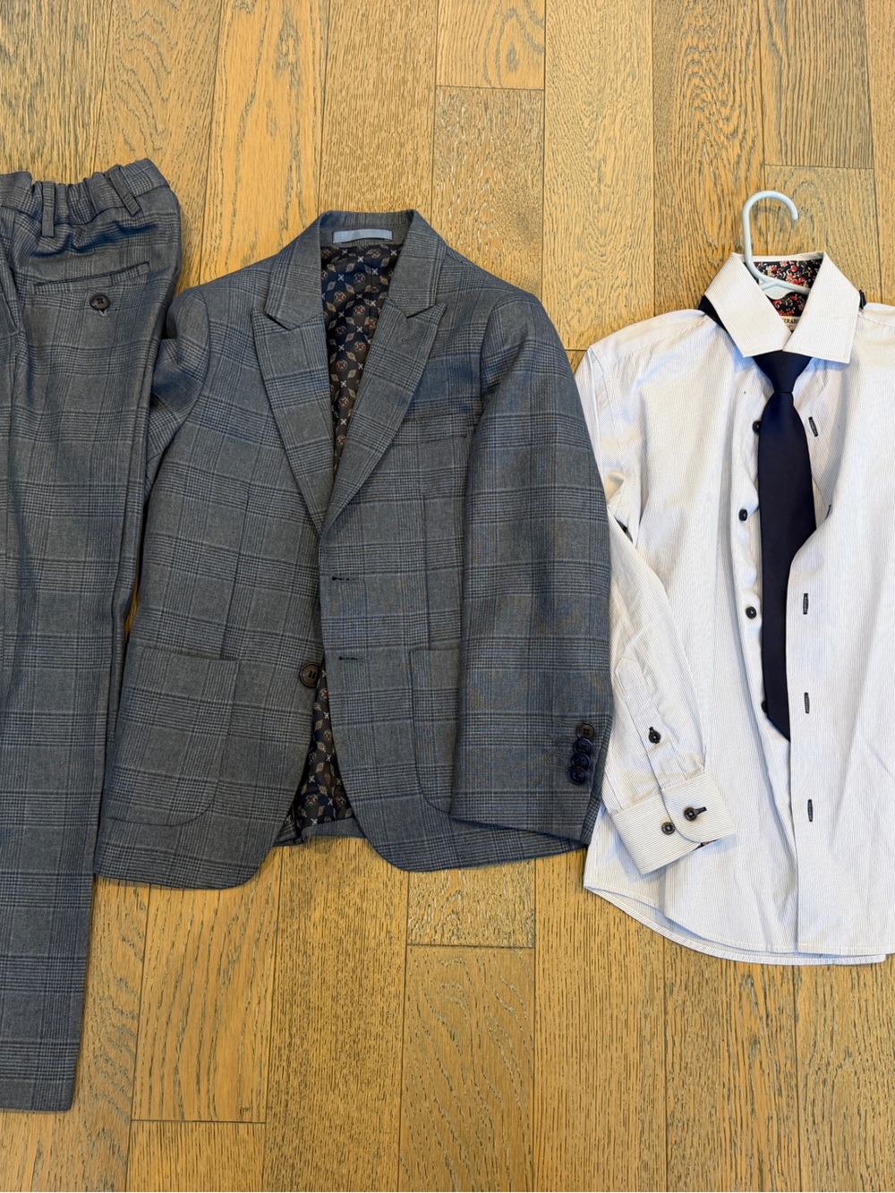 4 piece Issac Mizrahi suit size 7